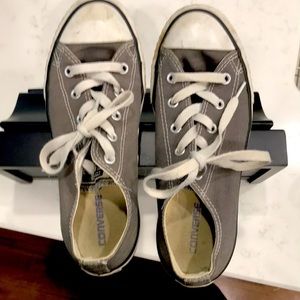 SZ 3 CONVERSE “low tops” GRAY all stars. Very good condition. Lace upsVERY COOL